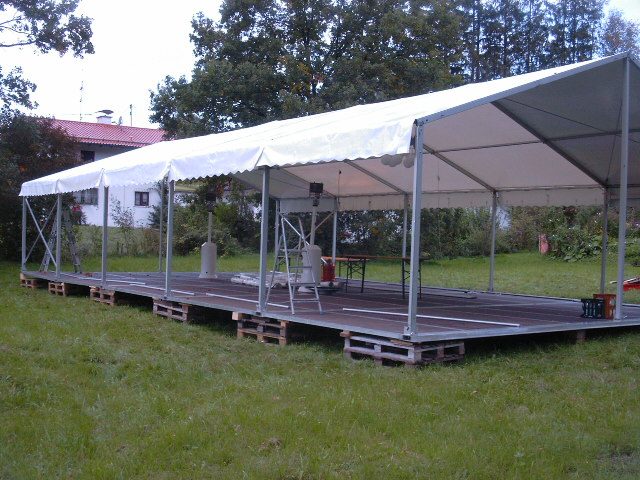 Partyzelt 8m breit: 8x15m mit Kasettenfussboden (4)
