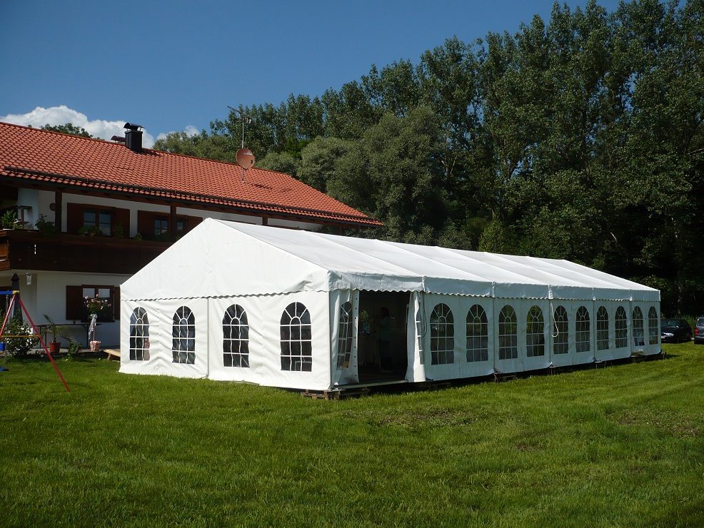 Partyzelt 8m breit: 8×18 mit Boden (4)