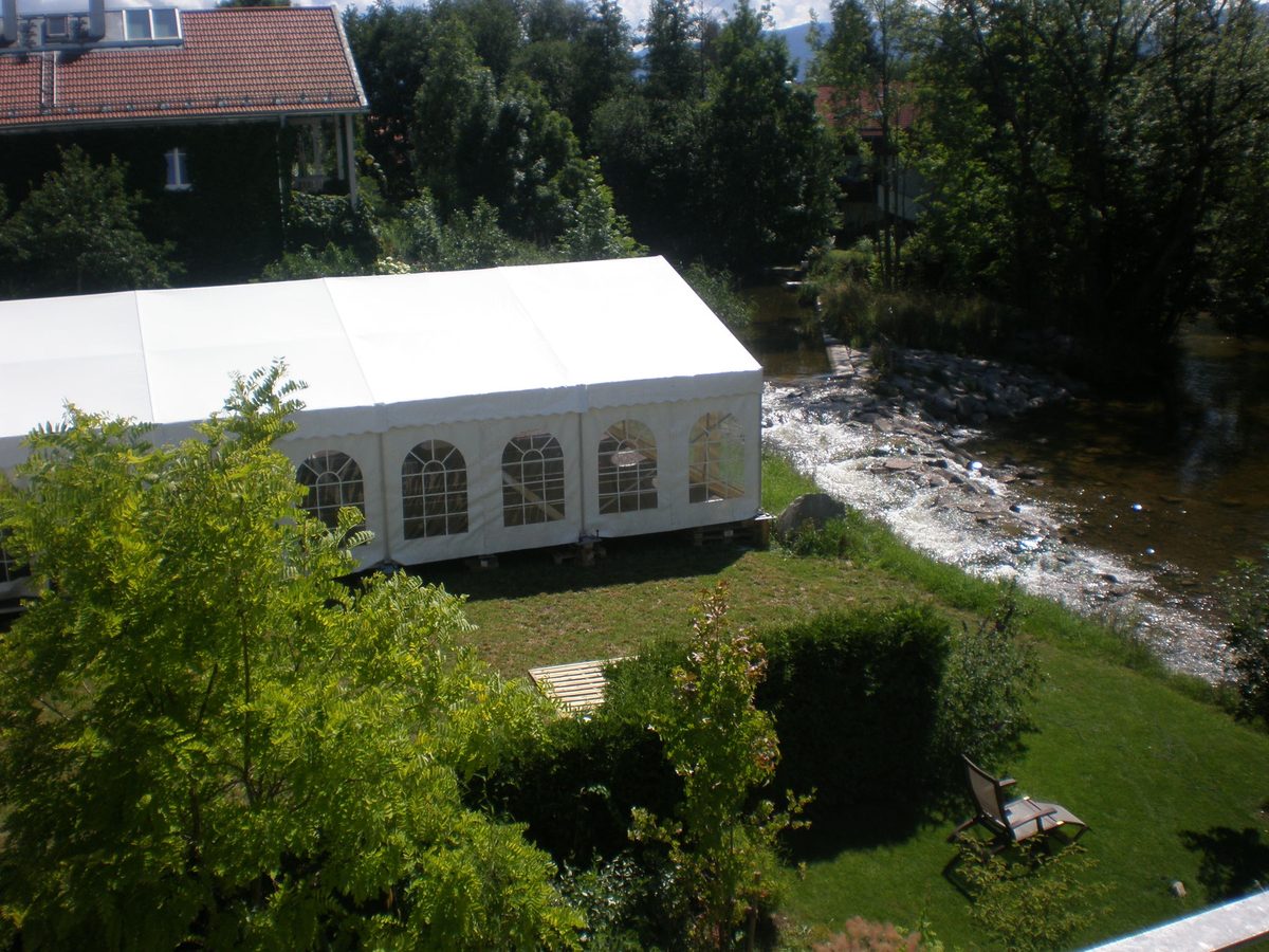Partyzelt 8m breit: Hochzeit in Uffing 2008 (1)